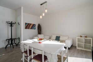 Family Apartment, Multiple Bedrooms, 2 Bathrooms, Lakeside (Menaggio Tosca 3) | Living area | 21-inch flat-screen TV with digital channels, TV