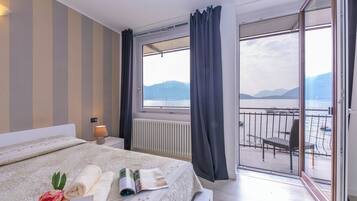 Appartamento familiare, camere multiple, 2 bagni, lato lago (Menaggio Tosca 1) | 2 camere, ferro/asse da stiro, Wi-Fi (a pagamento), lenzuola