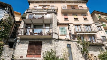 Apartemen Keluarga, beberapa kamar, 2 kamar mandi, tepi danau (Menaggio Tosca 3) | Bagian depan properti