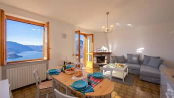 Family Apartment, Multiple Bedrooms, Mountainside (Balcone di Perledo) | Dining