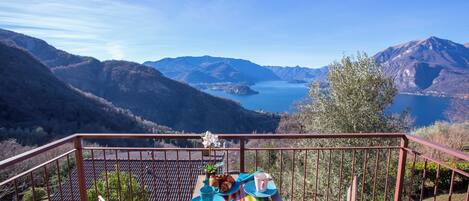 Familienapartment, Mehrere Schlafzimmer, Bergseite (Balcone di Perledo) | Speisen im Freien