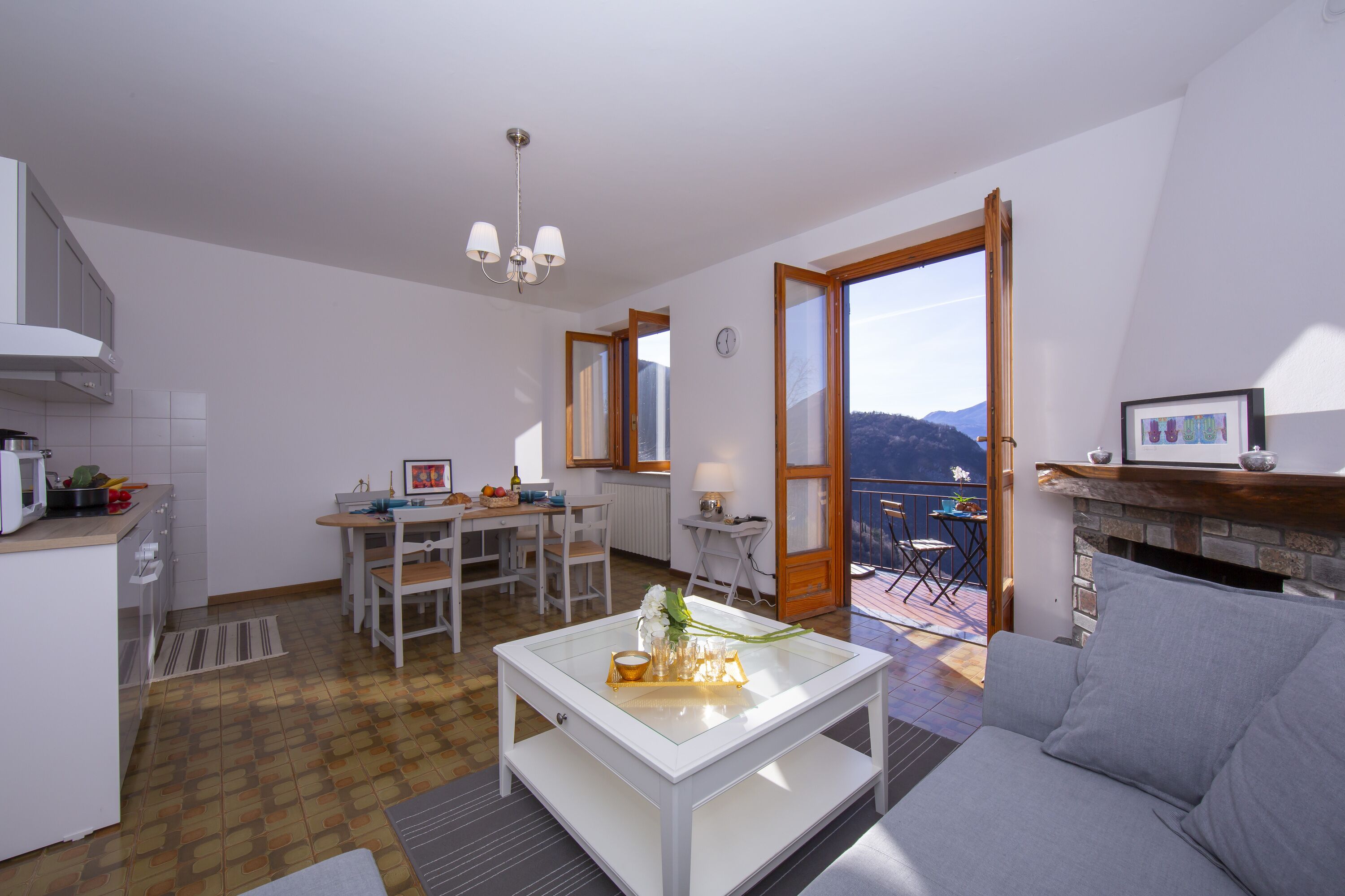 Familienapartment, Mehrere Schlafzimmer, Bergseite (Balcone di Perledo) | Innenbereich