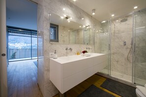 Family Villa, Multiple Beds, Garden Area (Villa Eliza) | Bathroom