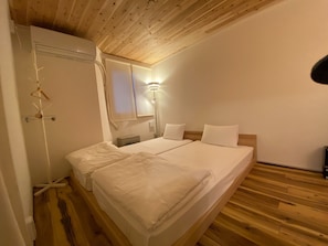 1 室のベッドルーム、アイロン / アイロン台、WiFi (無料)、ベッドシーツ