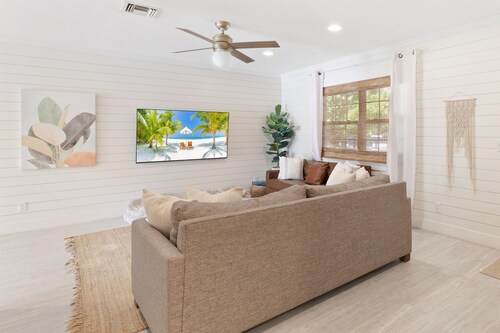 Steps To Private Beach - East of A1A -Dog Friendly