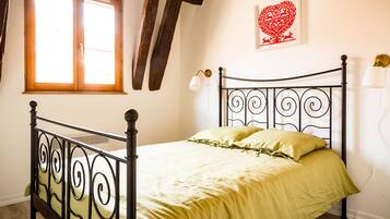 2 makuuhuonetta, silitysrauta/-lauta, Wi-Fi, vuodevaatteet