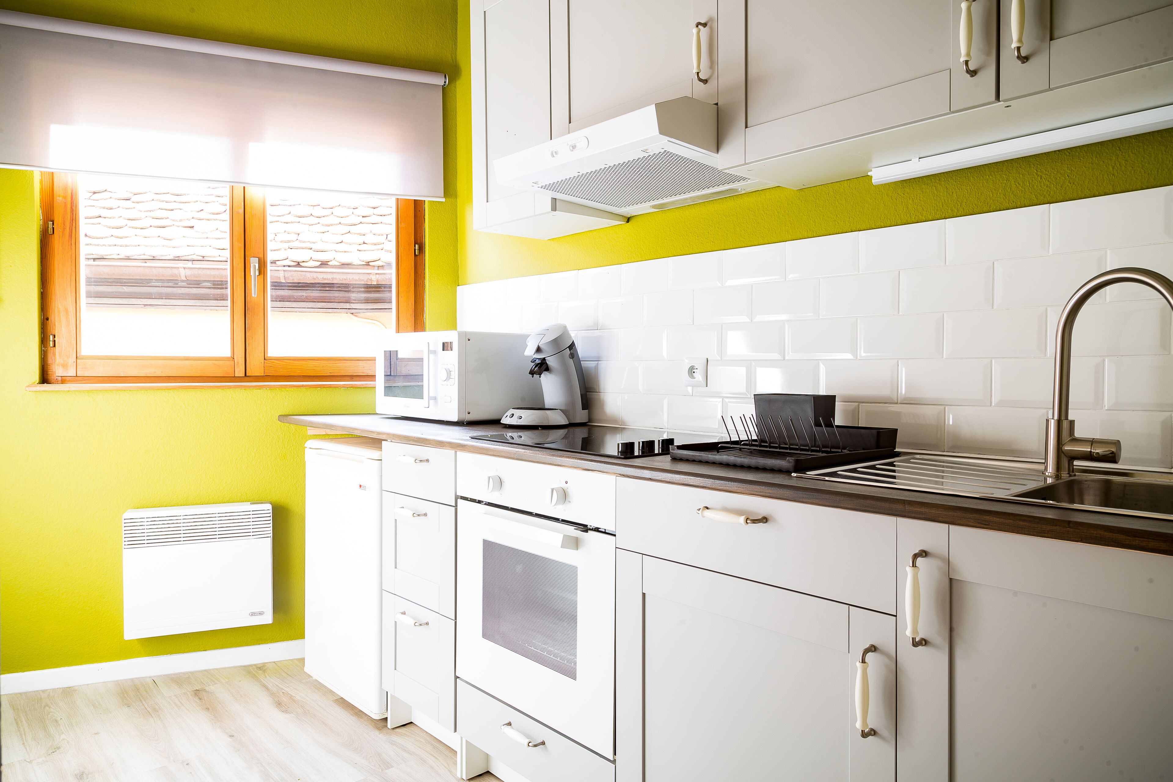 Geladeira, micro-ondas, fogão, cooktop