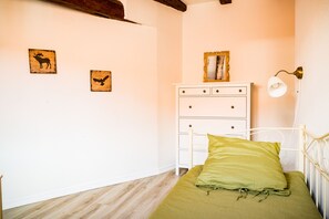 2 chambres, fer et planche à repasser, Wi-Fi, draps fournis