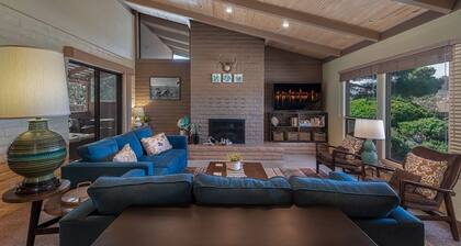 Bell Rock Sedona Retreat w/ Hot Tub & Red Rock Views | Walk to Trails & Chapel | Dog Friendly
