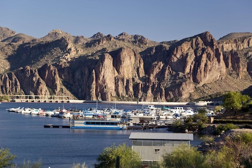 Reduced Rates |2BR Sedona w/Red Rock Views |Hot Tub |Dog Friendly |Walk to Chapel of the Holy Cross