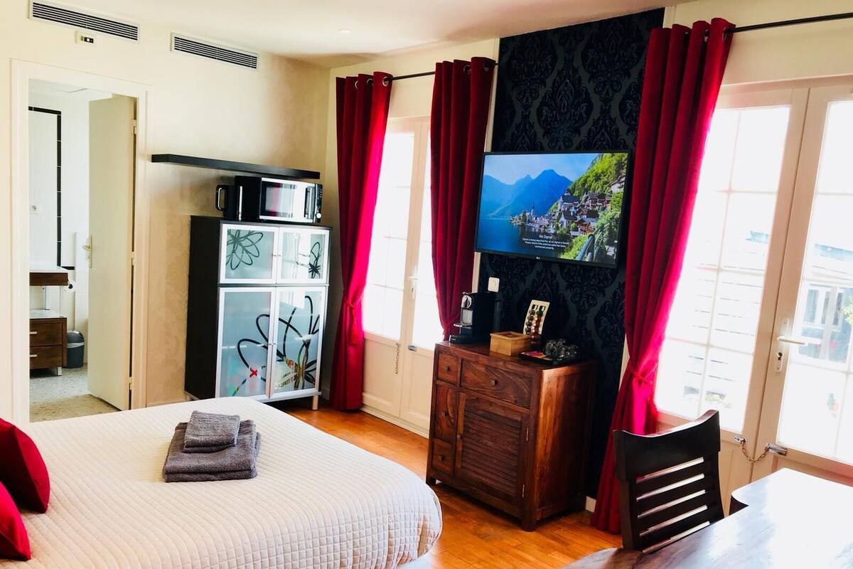 Royal Double Room | Minibar, in-room safe, desk, laptop workspace