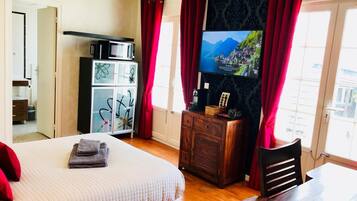 Royal Double Room | Minibar, in-room safe, desk, laptop workspace