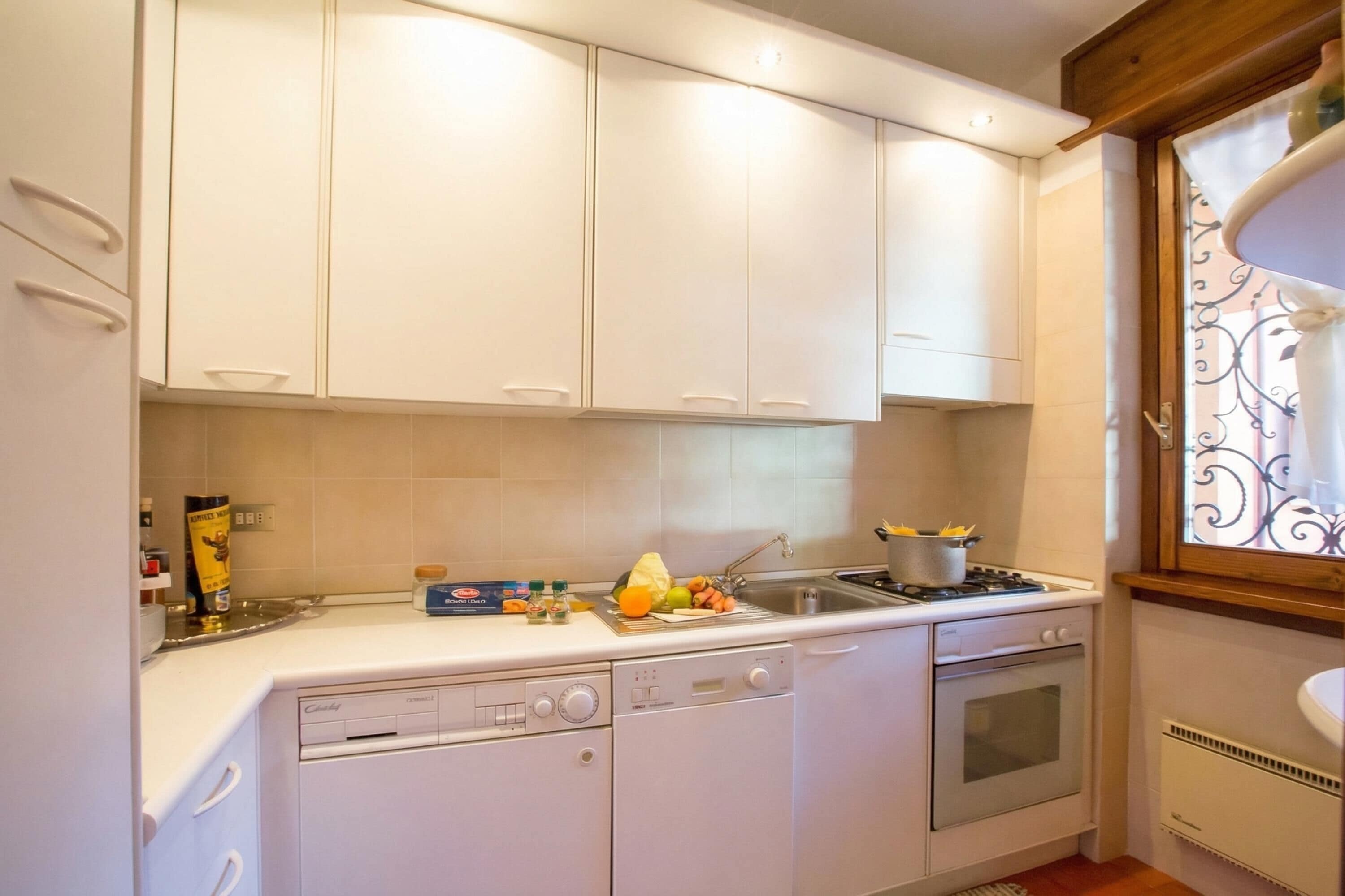 Family Apartment, Multiple Bedrooms, Mountainside (Menaggio Poggio Fiorito Loggetta) | Private kitchen | Fridge, microwave, oven, stovetop