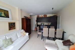 Familienvilla, Mehrere Schlafzimmer, Bergseite (Villa La Betulla) | Wohnbereich