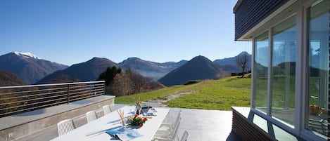 Family Villa, Multiple Bedrooms, Mountainside (Villa La Betulla) | Outdoor dining