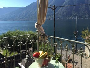 Family Townhome, Multiple Bedrooms, 2 Bathrooms, Lakeside (Felice sul Lago) | Balcony
