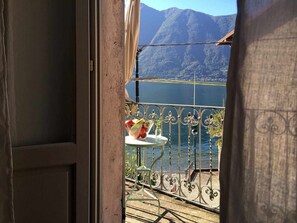 家庭联排别墅, 4 间卧室, 双浴室, 湖畔 (Felice sul Lago) | 阳台