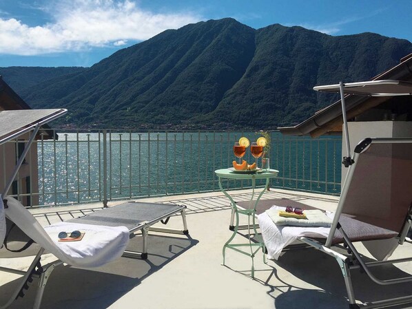 Familien-Stadtwohnung, Mehrere Schlafzimmer, 2 Bäder, Seeseite (Felice sul Lago) | Außenbereich