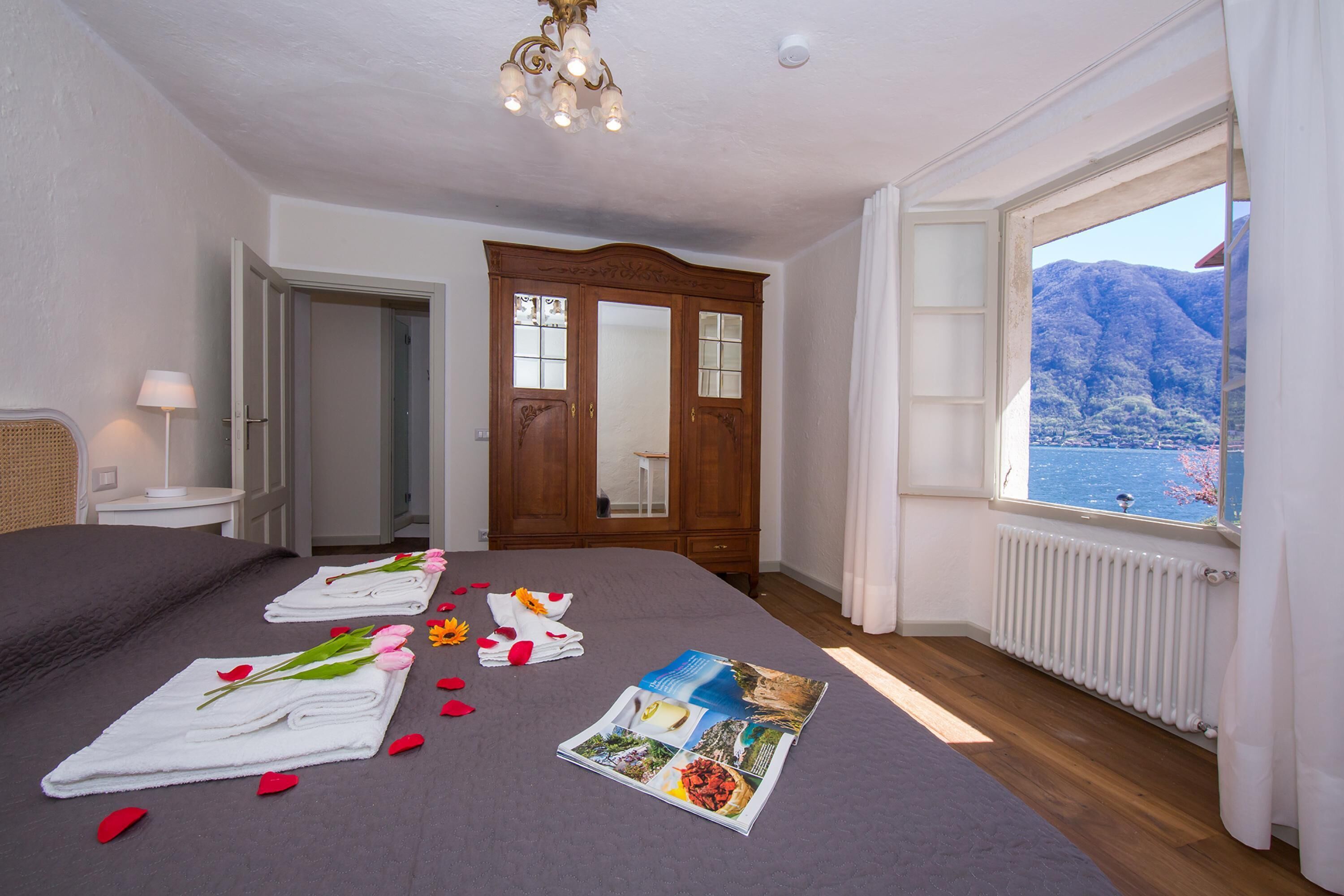 Family Townhome, Multiple Bedrooms, 2 Bathrooms, Lakeside (Felice sul Lago) | 4 bedrooms, iron/ironing board, free WiFi, bed sheets