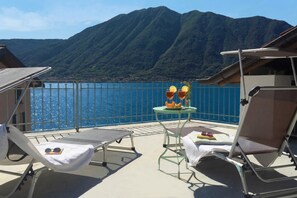 Family Townhome, Multiple Bedrooms, 2 Bathrooms, Lakeside (Felice sul Lago) | BBQ/picnic area - Felice sul Lago (Colonno)