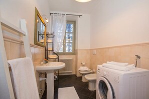 Familienapartment, Mehrere Schlafzimmer (Casa Al Prato Apt. A) | Badezimmer