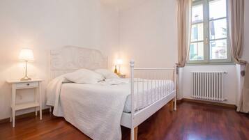 Appartement Familial, plusieurs chambres (Casa Al Prato Apt. A) | 1 chambre, fer et planche Ă repasser, Wi-Fi, draps fournis