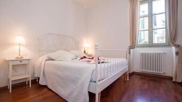 Familjelägenhet - flera sovrum (Casa Al Prato Apt. A) | 1 sovrum, strykjärn/strykbräda, wi-fi och sängkläder