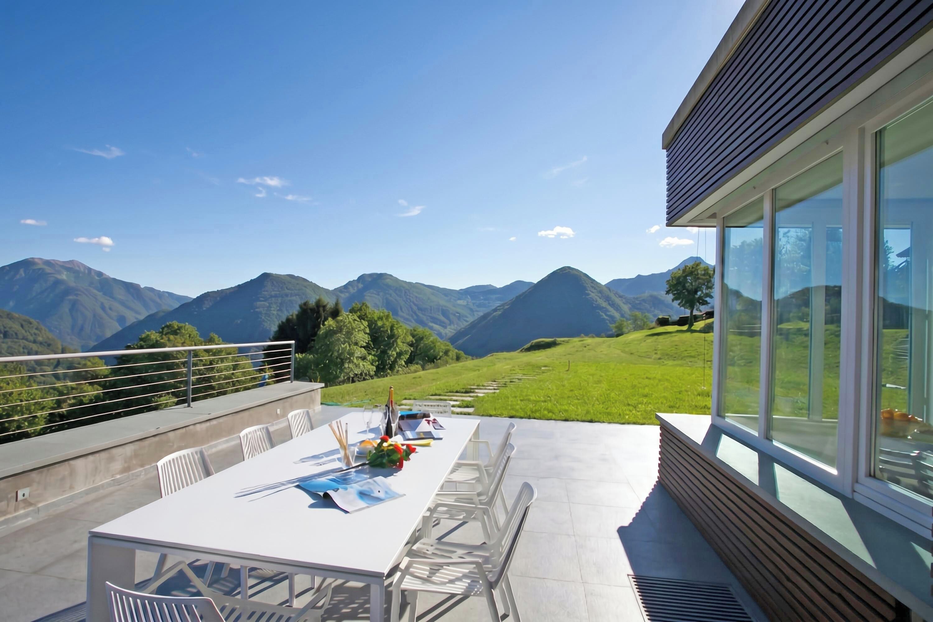 Familienvilla, 6 Schlafzimmer, Mikrowelle, Bergseite (Villa Intelvi) | Speisen im Freien