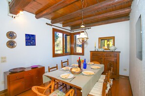 Family Villa, 6 Bedrooms, Microwave, Mountainside (Villa Intelvi) | Dining room - Villa Intelvi (Cerano d'Intelvi)