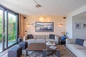 Family Apartment, 3 Bedrooms, Microwave, Mountainside (Sant' Andrea Deluxe) | Living area | Flat-screen TV, stereo