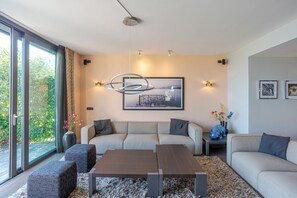 Flachbildfernseher, Stereoanlage