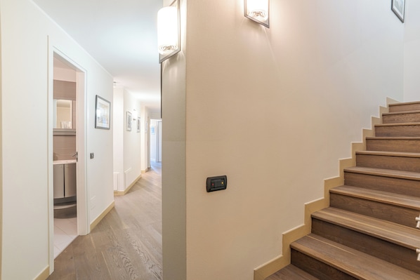 Familienapartment, Mehrere Schlafzimmer, Bergseite (Sant' Andrea Deluxe) | Innenbereich