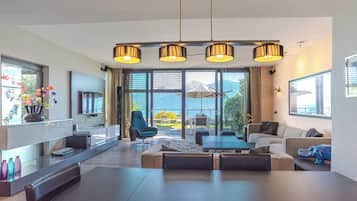 Familie appartement, meerdere slaapkamers, uitzicht op gebergte (Sant' Andrea Deluxe) | Woonruimte | Een flatscreentelevisie en een stereo