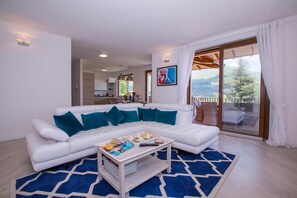 Familienvilla, 5 Schlafzimmer, Bergseite (Villa Rosalia) | Wohnbereich | Flachbildfernseher, Kamin, Stereoanlage