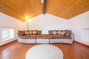 Honeymoon-Stadtwohnung, Mehrere Schlafzimmer, Bergseite (Villa Patricia) | Innenbereich