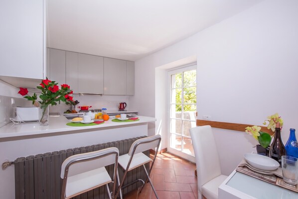 Honeymoon Townhome, 2 Bedrooms, Fireplace, Mountainside (Villa Patricia) | Private kitchen