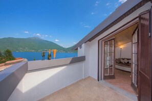 Honeymoon Townhome, Multiple Bedrooms, Mountainside (Villa Patricia) | Terrace/patio