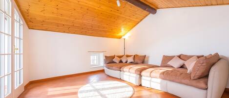 Honeymoon Townhome, 2 Bedrooms, Fireplace, Mountainside (Villa Patricia) | Living area | TV, fireplace