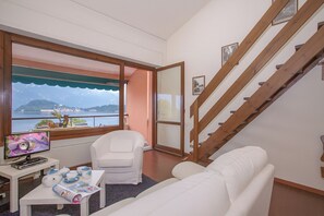 Appartement familial, plusieurs chambres, 2 salles de bains, côté montagne (Cadenabbia Vista Lago) | Vue de la chambre