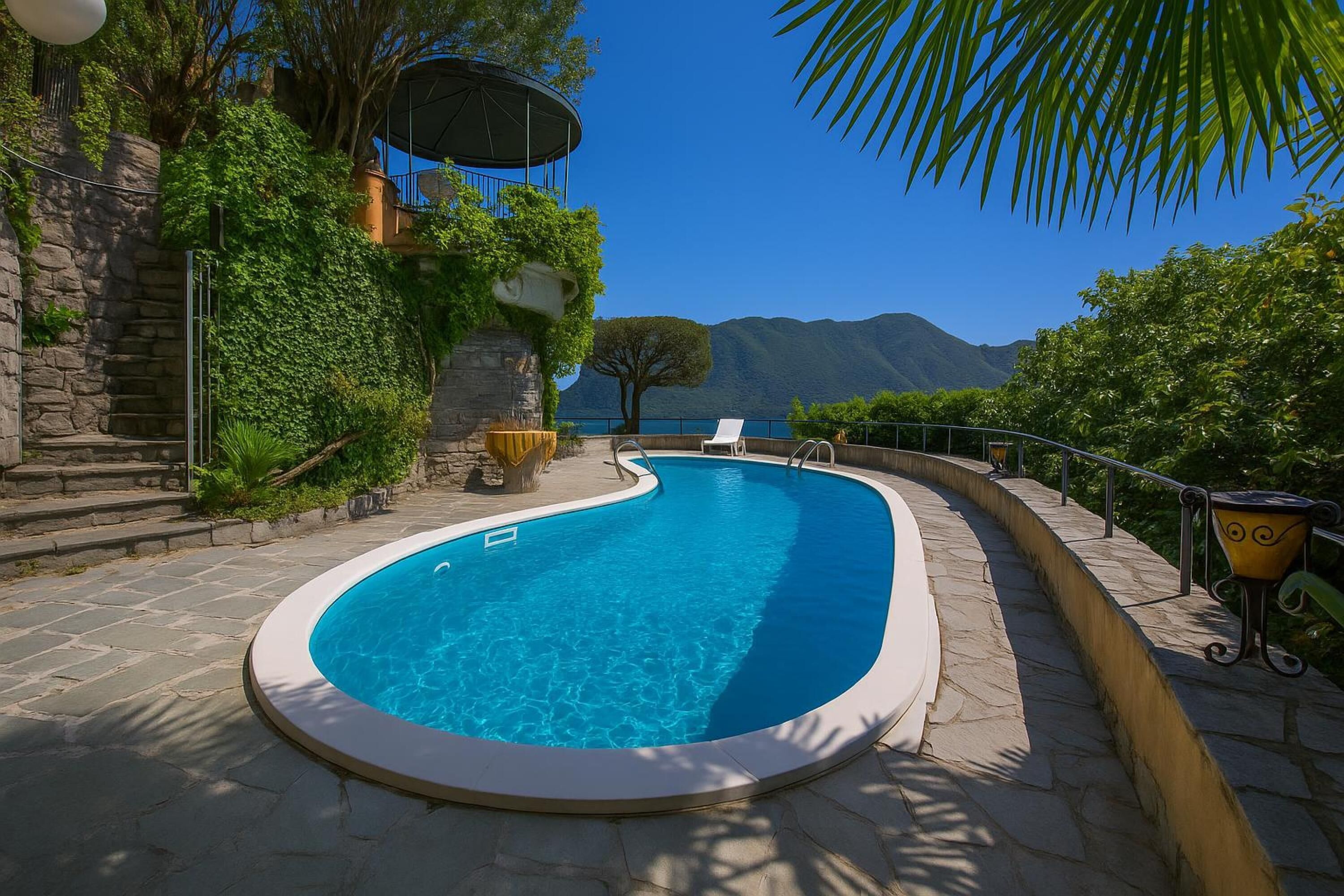 Kolam renang outdoor musiman