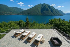 Villa Familiale, plusieurs chambres, côté montagne (Villa Isola Verde) | Terrasse/Patio