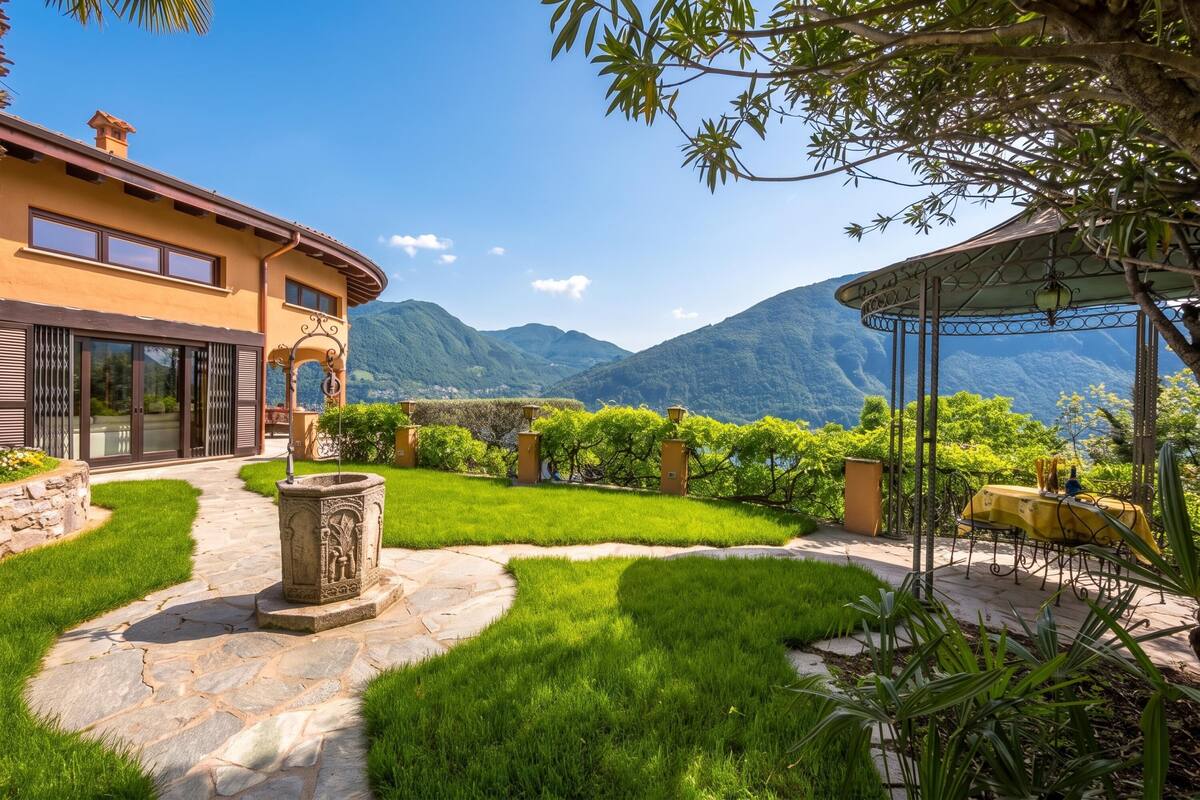 Family Villa, Multiple Bedrooms, Balcony, Mountainside (Villa Isola Verde) | Outdoor dining