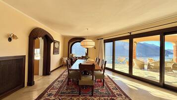 Family Villa, Multiple Bedrooms, Mountainside (Villa Isola Verde) | Dining