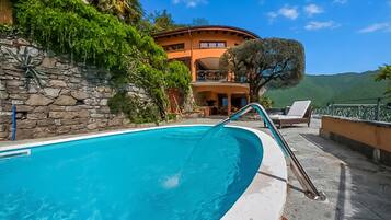 Private pool