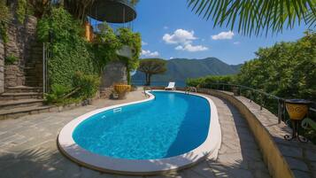 Piscine extérieure (ouverte en saison)