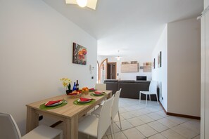 Apartamento familiar, varias habitaciones, 2 baños, junto a la montaña (Borgo La Sorgente - Erica) | Interior