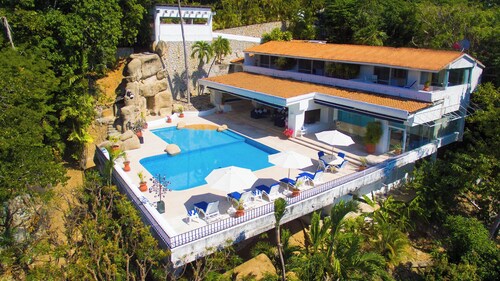 Beautiful Villa with Pool and Bay Views in Acapulco