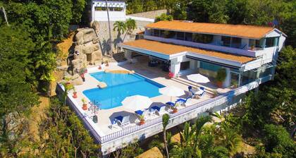 Beautiful Villa with Pool and Bay Views in Acapulco
