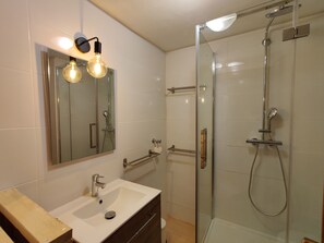 Shower, hair dryer, bidet, soap - Ski chalet Cervinia Elena ski-in-ski-out 4-6 pers. sunny-balcony-wifi-pisteview (Breuil-Cervinia)