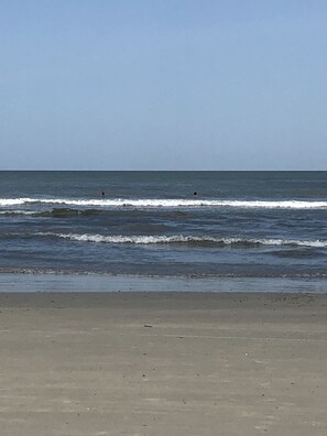 Beach nearby, sun-loungers, beach towels
